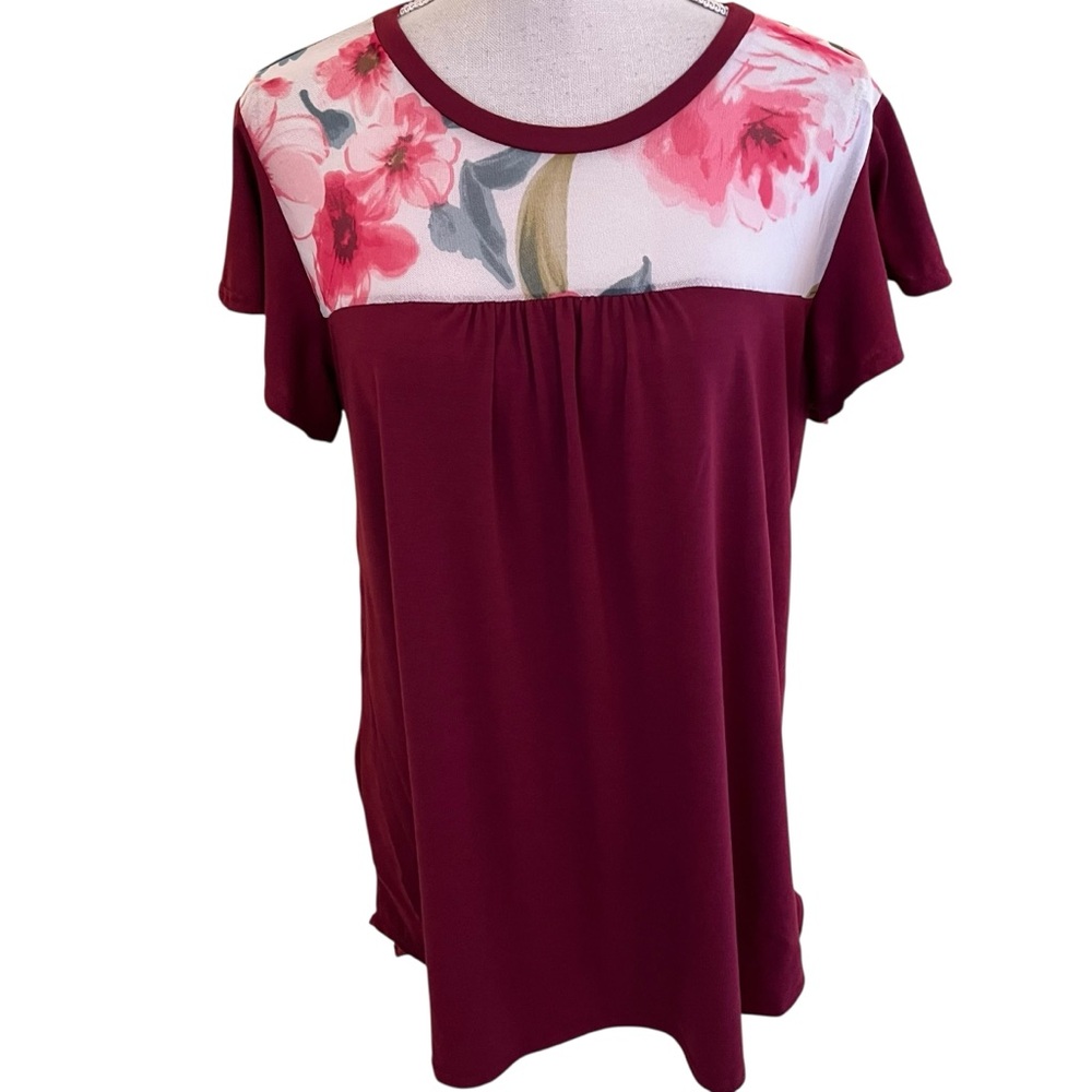 Acting Pro Burgundy Short Sleeve Tee with Floral Mesh Inset L